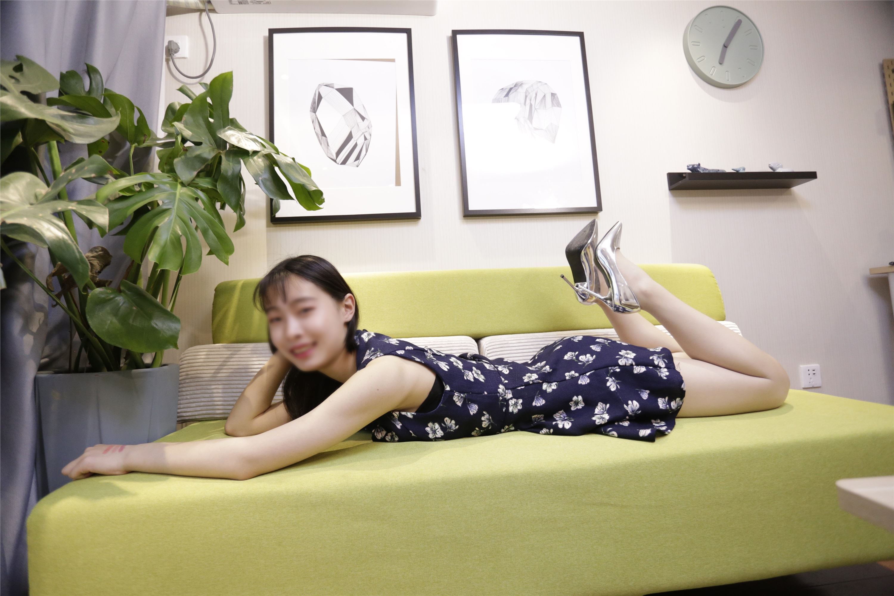 奈丝写真 NO.083 小仙-公寓房间随意凹大长腿